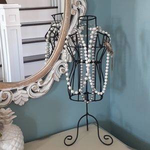 Vintage inspired black metal jewelry holder 🎁